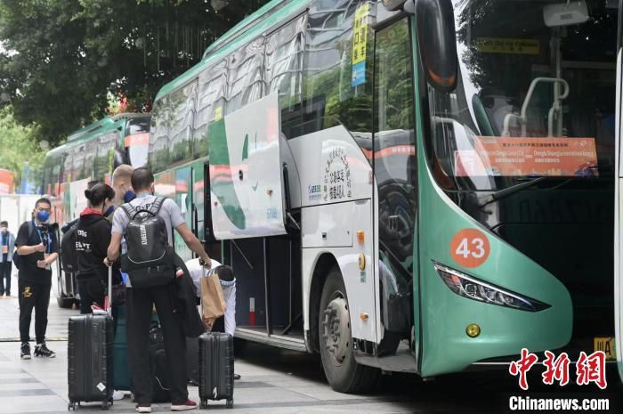 审计局年青干部金岚岚到叶集村任职遴派干部，一向糊口在城市的她刚进农村，格格不进。面临村里人的质疑，金岚岚没有选择辩论，而是选择用本身的尽力往赢取村平易近的信赖……